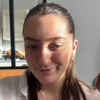 Babysitter in Créchy: Léa