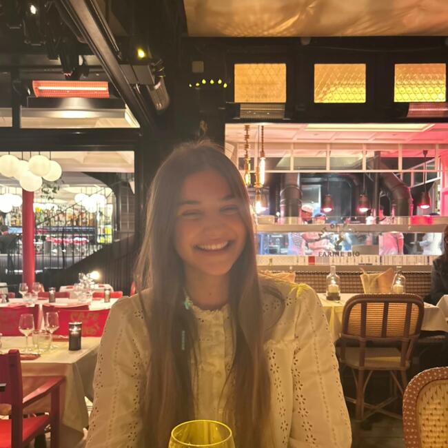 Babysitter in St-Malo: Mila