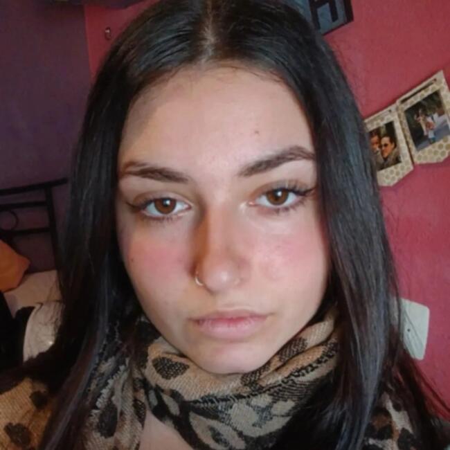 Canguro en Almoines: Yanira