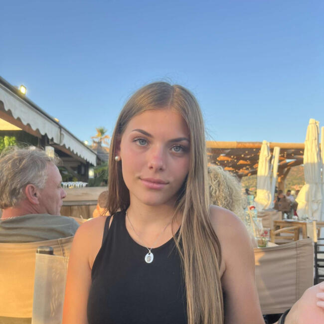 Babysitter in Prunières: Lena