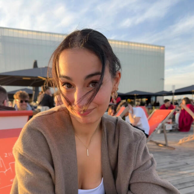 Babysitter in Angers: Ellya