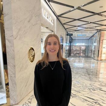 Babysitter in Wollongong: Holly