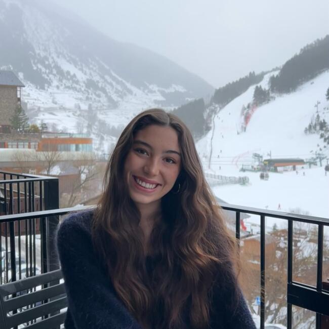 Babysitter in Barcelona: Irene Pallares Gomez