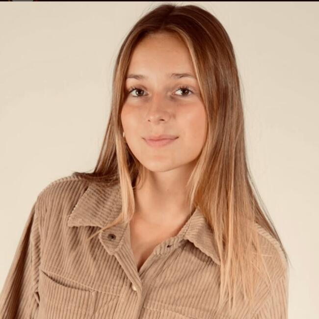 Babysitter in Tosse: Ella