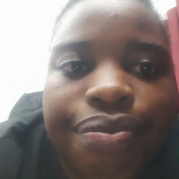 جليسة أطفال في Jazīrat Abū Z̧aby: Lavender