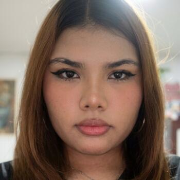 Babysitter in Gaira: Chary
