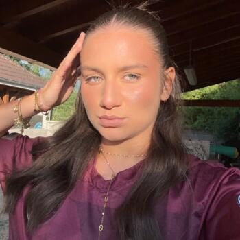 Babysitter in Paray-le-Monial: Lison