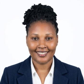 جليسة أطفال إمارة الشارقة: Ashina