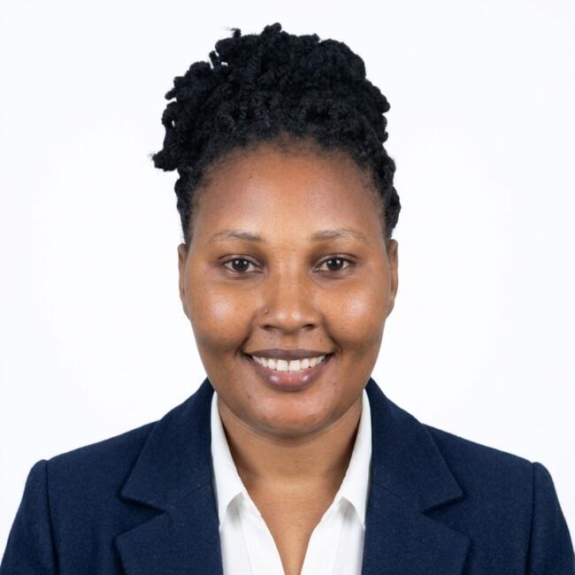 جليسة أطفال في إمارة الشارقة: Ashina