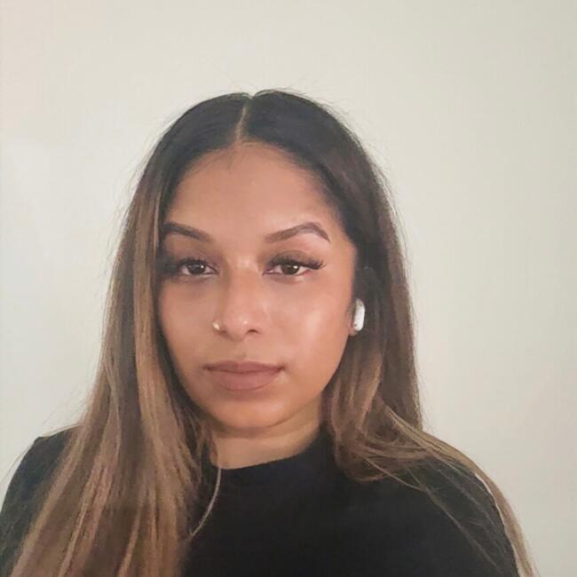 Babysitter in London: Hena