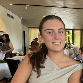 Babysitter in Sydney: Ava