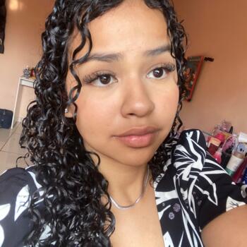 Babysitter in Paranaguá: Dhyulia