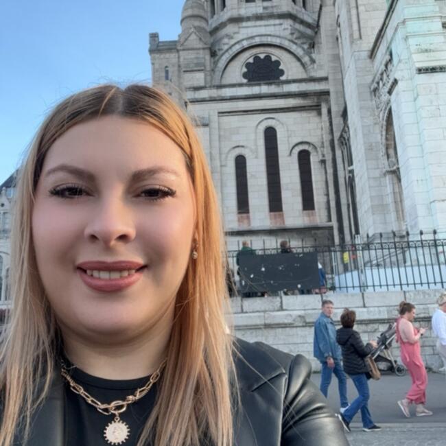 Babysitter in Cannes: Nina