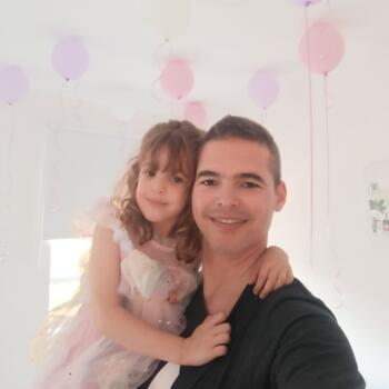 Babysitting job in Vale de Cambra: babysitting job Eduardo
