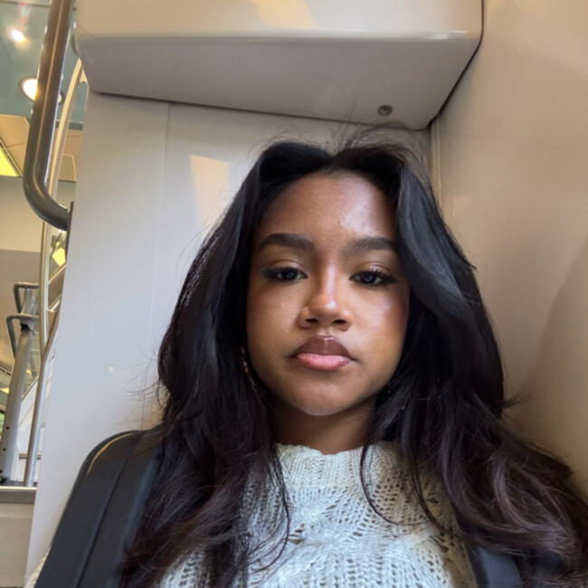 Babysitter in Rouen: Vania