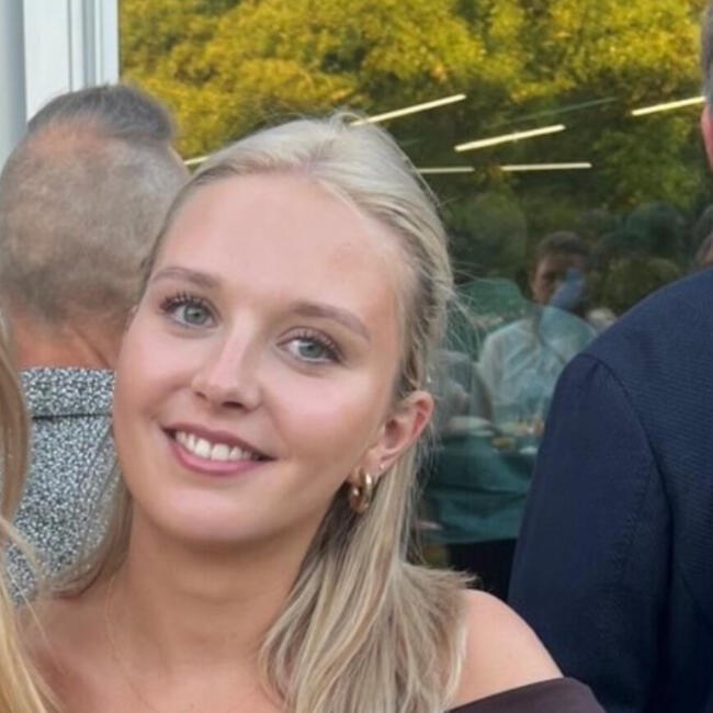 Babysitter in Sint-Martens-Lierde: Hannah-illy