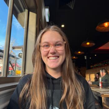 Babysitter in Nelson: Aimee
