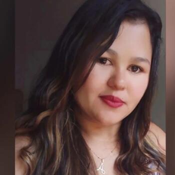 Babysitter in Paço do Lumiar: Amanda