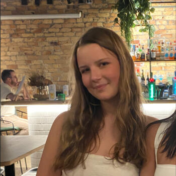 Babysitter in Onewhero: Harriet