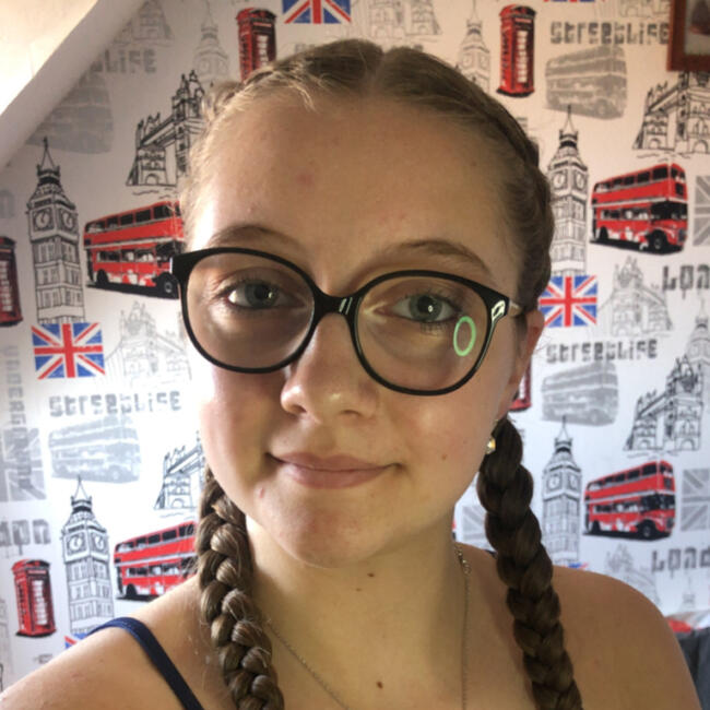 Babysitter in Les Attaques: Laly