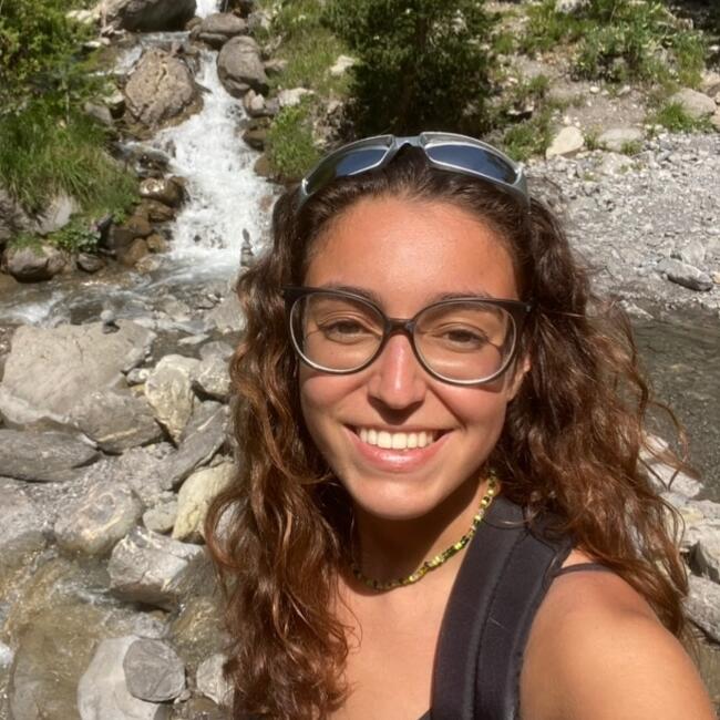 Babysitter in Athens: Emma