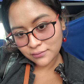 Babysitter in Flores: Carolina