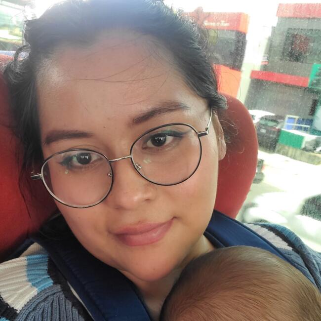 Babysitter in Flores: Carolina
