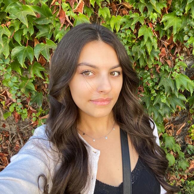 Babysitter in Sainte-Luce-sur-Loire: Cléa