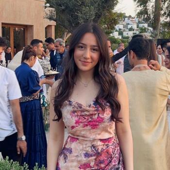 Babysitter in Warmond: Lily