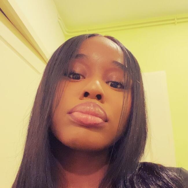 Babysitter in Poitiers: Emeraude