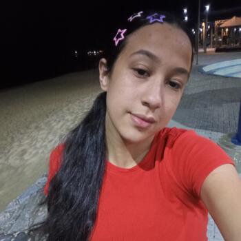 Babá em São Sebastião: Larissa