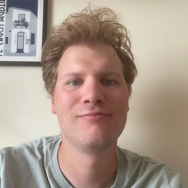 Babysitter in Paris: Thomas