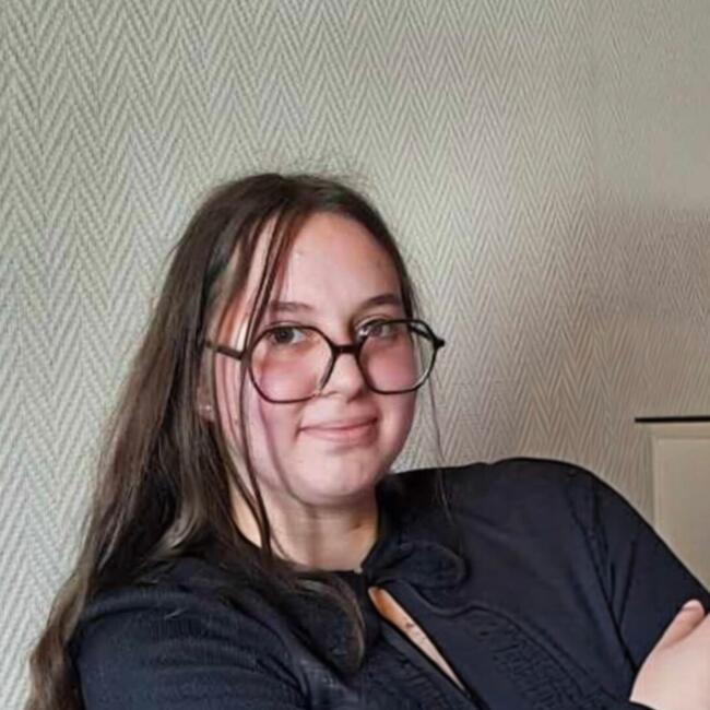 Babysitter in Autrey-lès-Cerre: Zoé