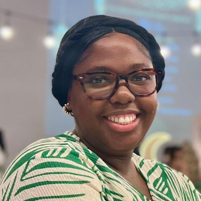 وظيفة جليسة أطفال في أبوظبي: Leeandra