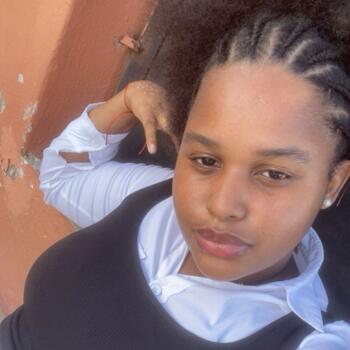 Babysitter in Bajos de Haina: Selinèe Rodríguez