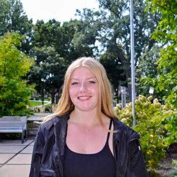 Babysitter in Downers Grove: Grace