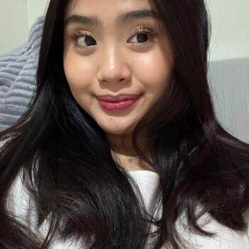 Pekerjaan nanny di Kota Depok: lowongan pekerjaan babysitter Seyla