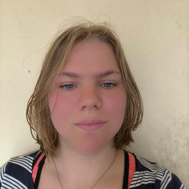 Babysitter in Méry-sur-Oise: Alyssa