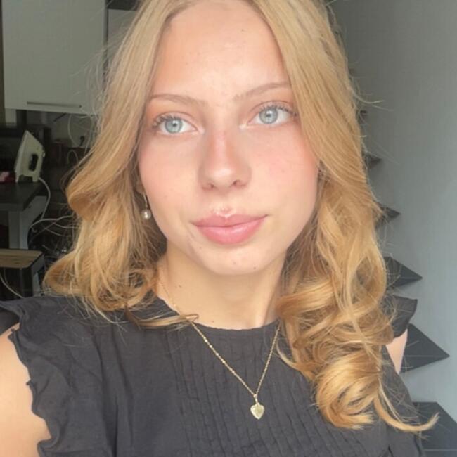 Babysitter in Lyon: Ella