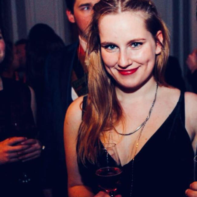 Pengasuh di Jette: Caitlin