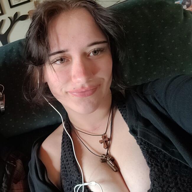 Baby-sitter in Edmonton: Claire