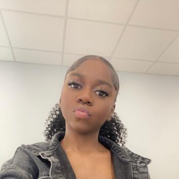 Babysitter in Dudley: Zoenell