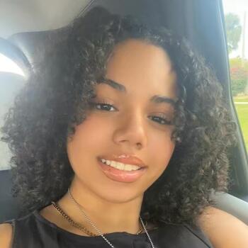 Babysitter Tampa: Mya