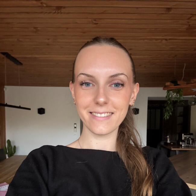 Babysitter in Châtel-Guyon: Emma