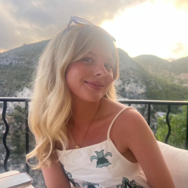 Babysitter in Newcastle upon Tyne: Ava