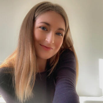 Babysitter in Saint-Léger-du-Bourg-Denis: Lea