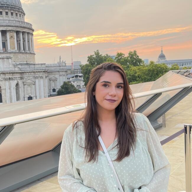 Babysitter in Brenes: Paula