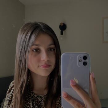 Babysitter in Saint-Bômer-les-Forges: Coline