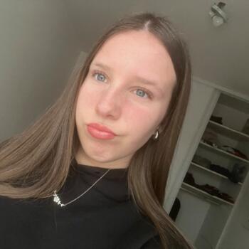 Babysitter in Saint-Sébastien-sur-Loire: Aurore