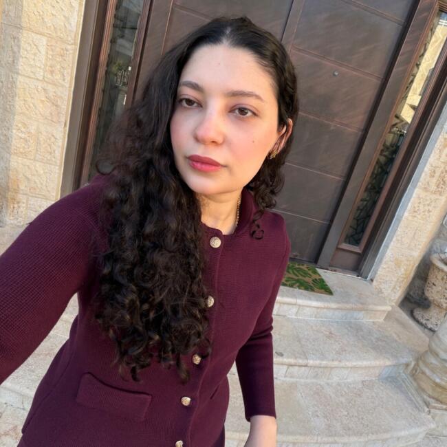 وظيفة جليسة أطفال في دبي: Jude